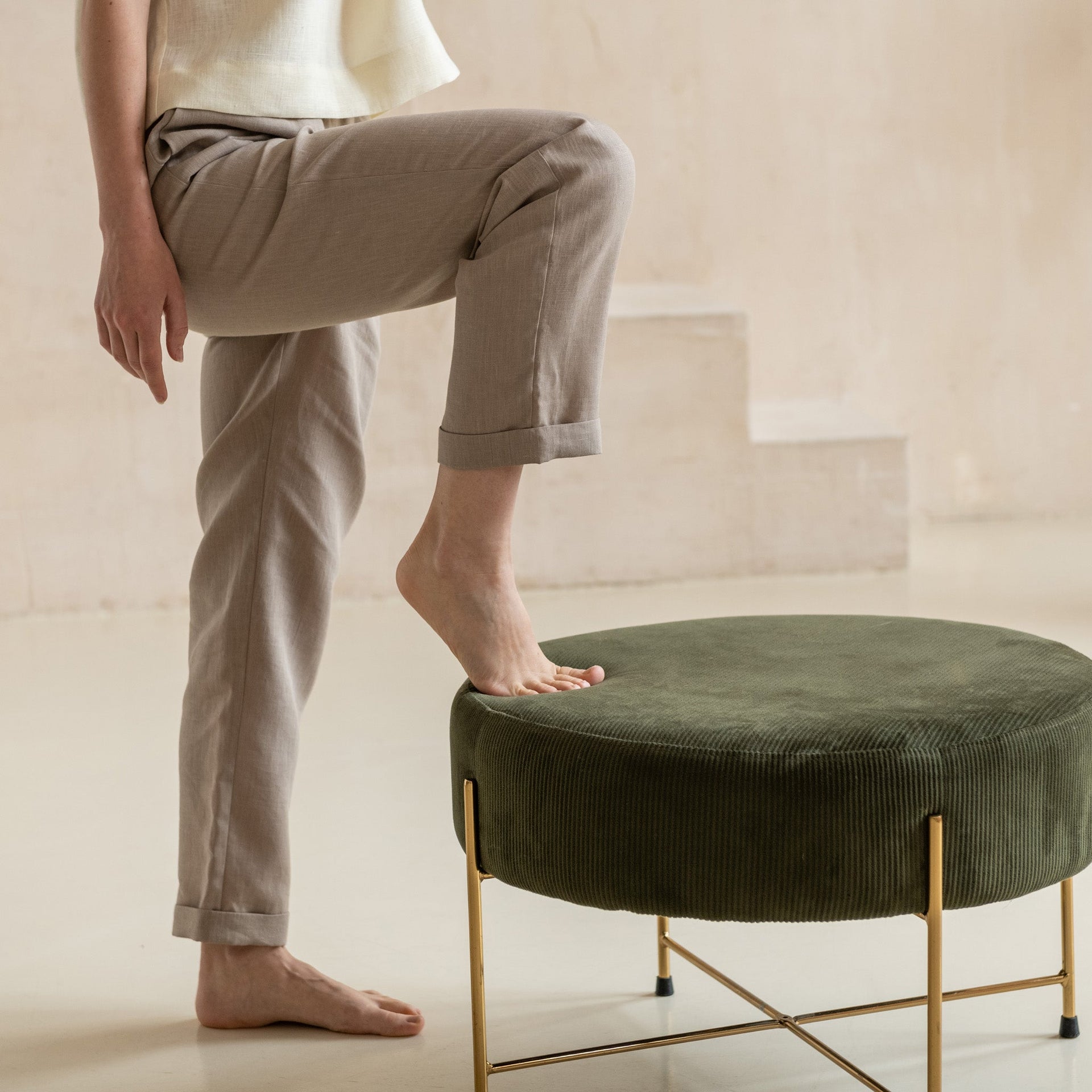 High-Waisted Straight Linen Cropped Pants