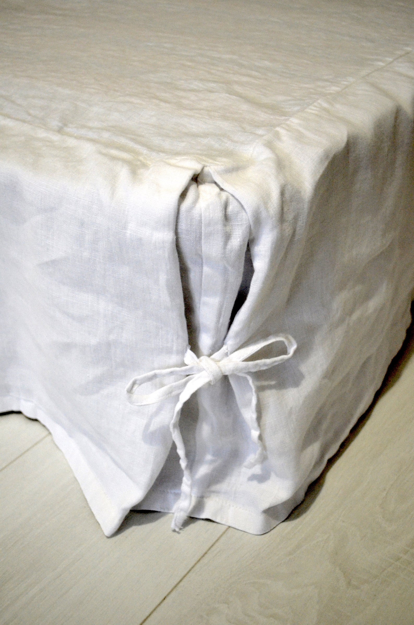 Linen Bed Skirt with Pleats and Ties