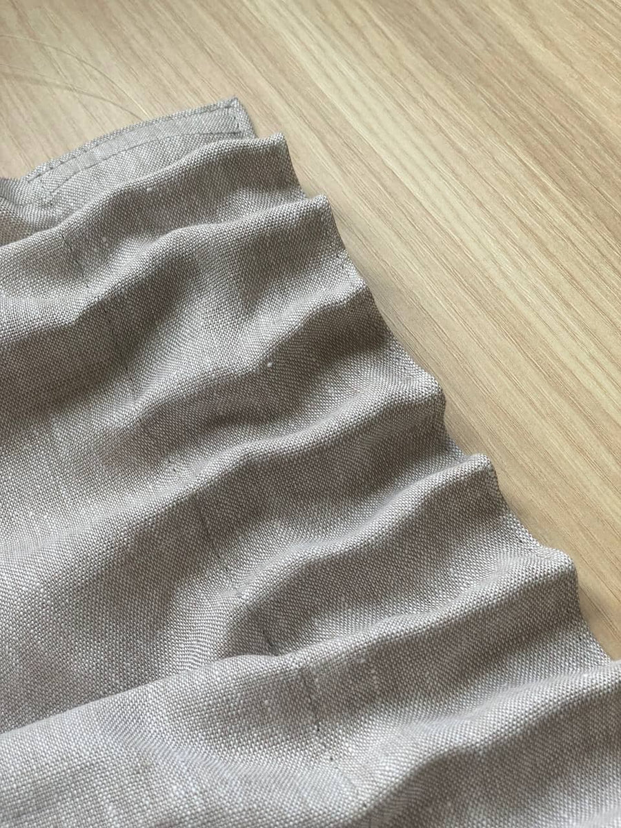 Le rapport de fronçage pour le Rideau à galon fronceur à plis simples est 1,5. Une fois plissé, votre rideau aura une largeur de 93 cm.